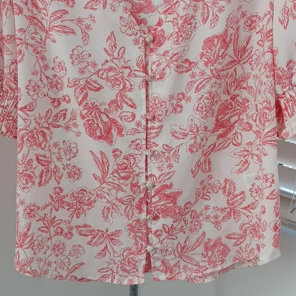 1. State Floral Blouse - Picture 4 of 8